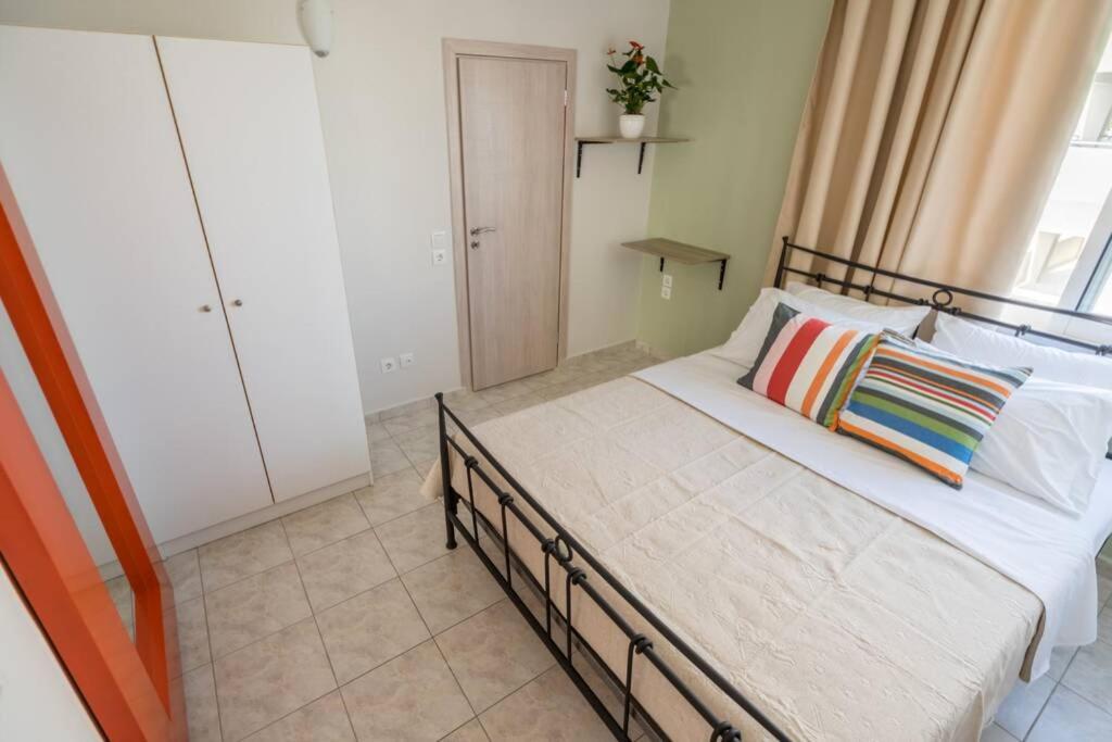 Rhodes Center Apartment room 6